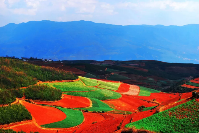 云南東川紅土地的最佳旅游時(shí)間是什么時(shí)候？