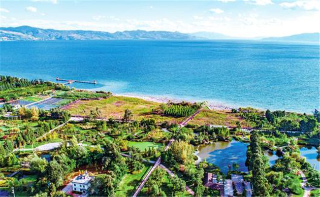 云南 ·“村”光正好 撫仙湖畔“馬房村”：水秀山青荷花美，鄉(xiāng)村旅游正當時