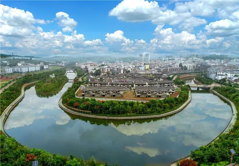 背上行囊，逃離喧囂  循遠古印跡，隨非遺傳人  開啟“見人見物見生活”的非遺旅程吧！