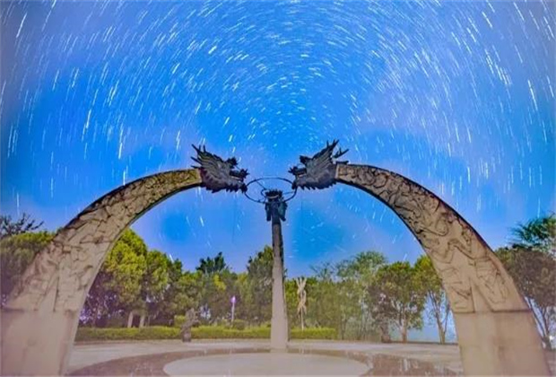 云南傳媒公司：星空入夢，璀璨墨江！