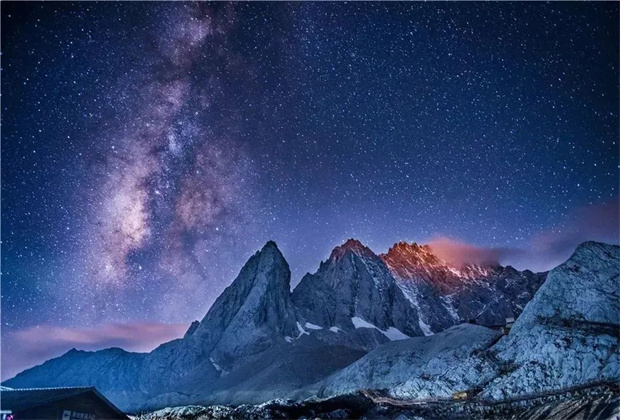 麗江旅行社 麗江旅游 麗江旅行社與你相約玉龍雪山，帶你體驗(yàn)觀星的浪漫夜晚。